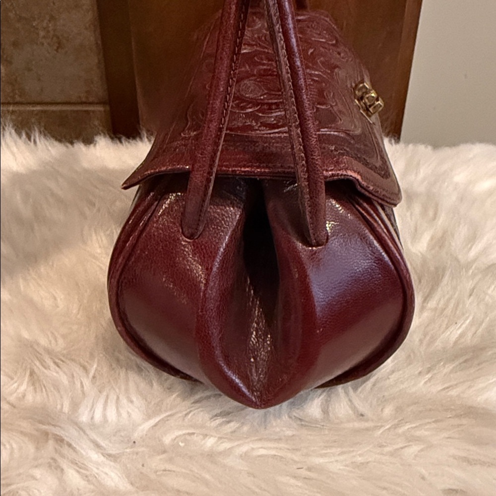 Vintage Burgundy Tooled Leather Shoulder Bag with Brass Clasp - Picture 5 of 13